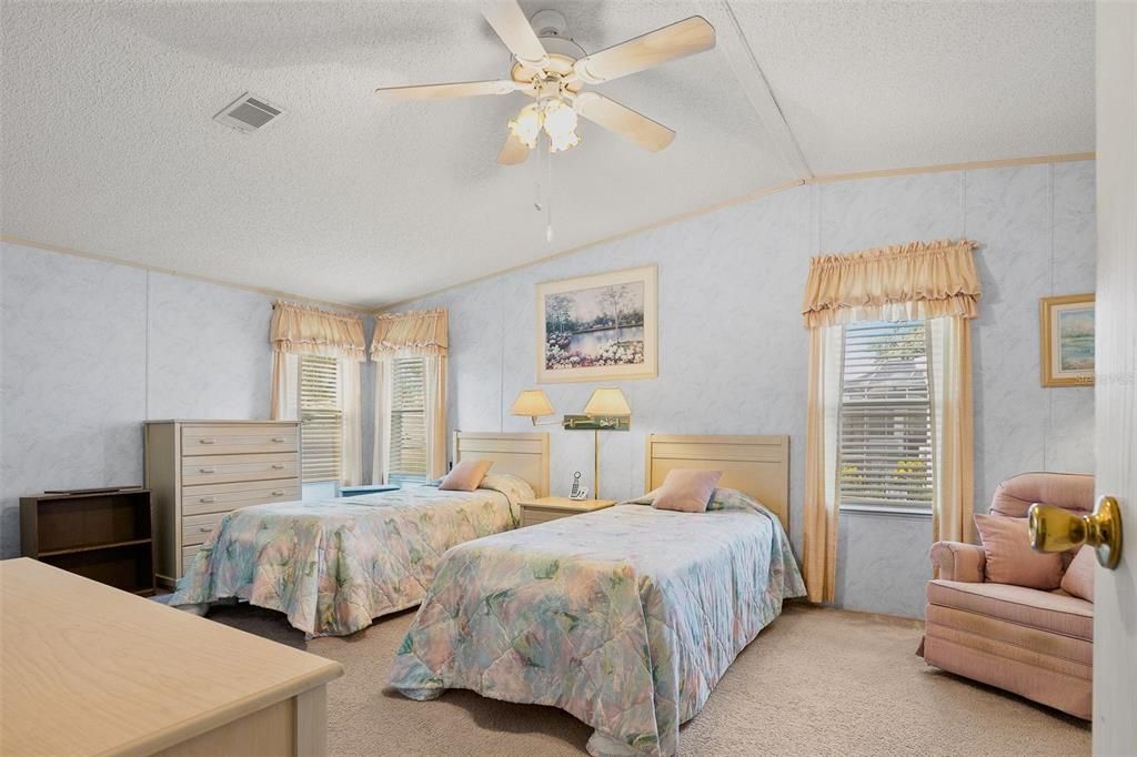 For Sale: $210,000 (2 beds, 2 baths, 1296 Square Feet)