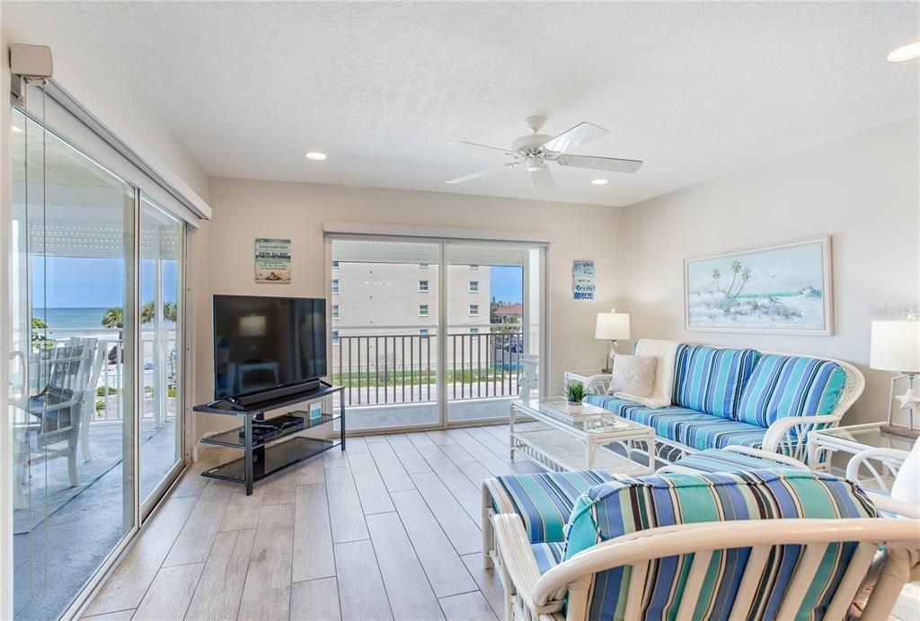 На продажу: $1,174,999 (3 спален, 3 ванн, 1450 Квадратных фут)