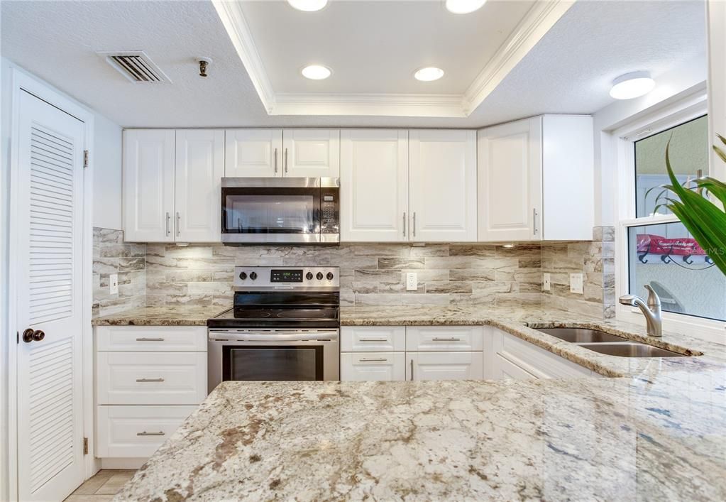 На продажу: $1,174,999 (3 спален, 3 ванн, 1450 Квадратных фут)