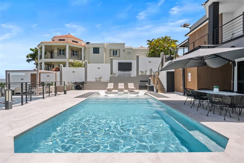 For Sale: $2,925,000 (6 beds, 6 baths, 4300 Square Feet)