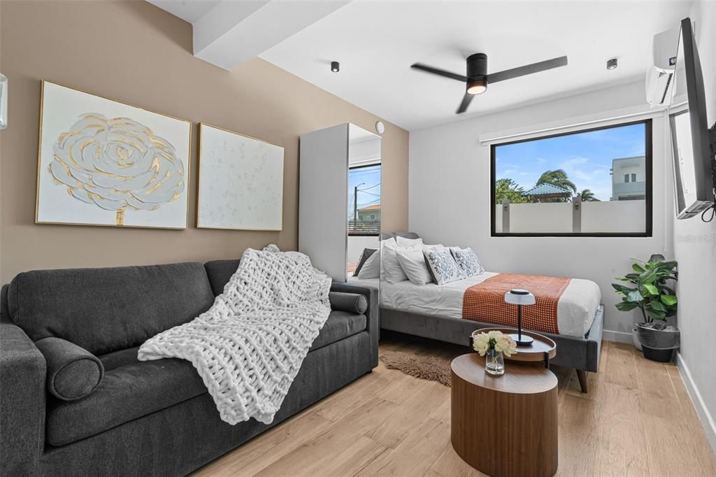For Sale: $2,925,000 (6 beds, 6 baths, 4300 Square Feet)