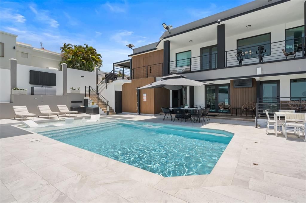 For Sale: $2,925,000 (6 beds, 6 baths, 4300 Square Feet)