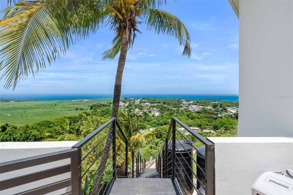 For Sale: $2,925,000 (6 beds, 6 baths, 4300 Square Feet)