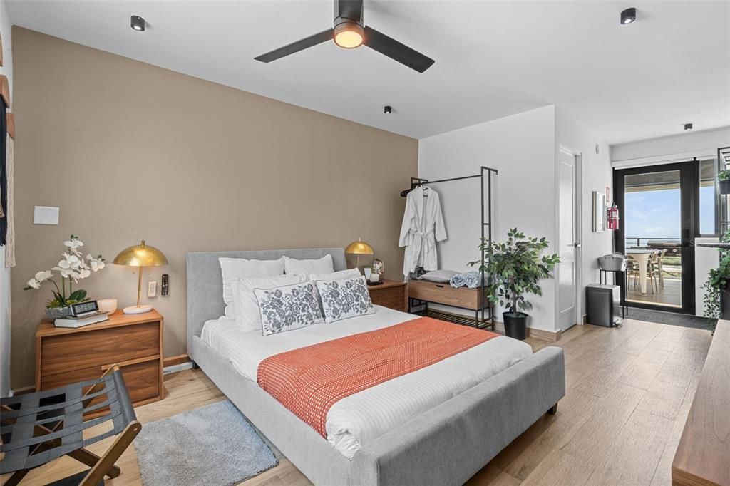 For Sale: $2,925,000 (6 beds, 6 baths, 4300 Square Feet)