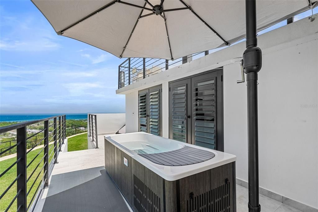 For Sale: $2,925,000 (6 beds, 6 baths, 4300 Square Feet)