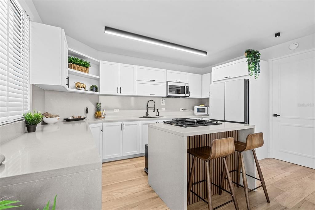 For Sale: $2,925,000 (6 beds, 6 baths, 4300 Square Feet)