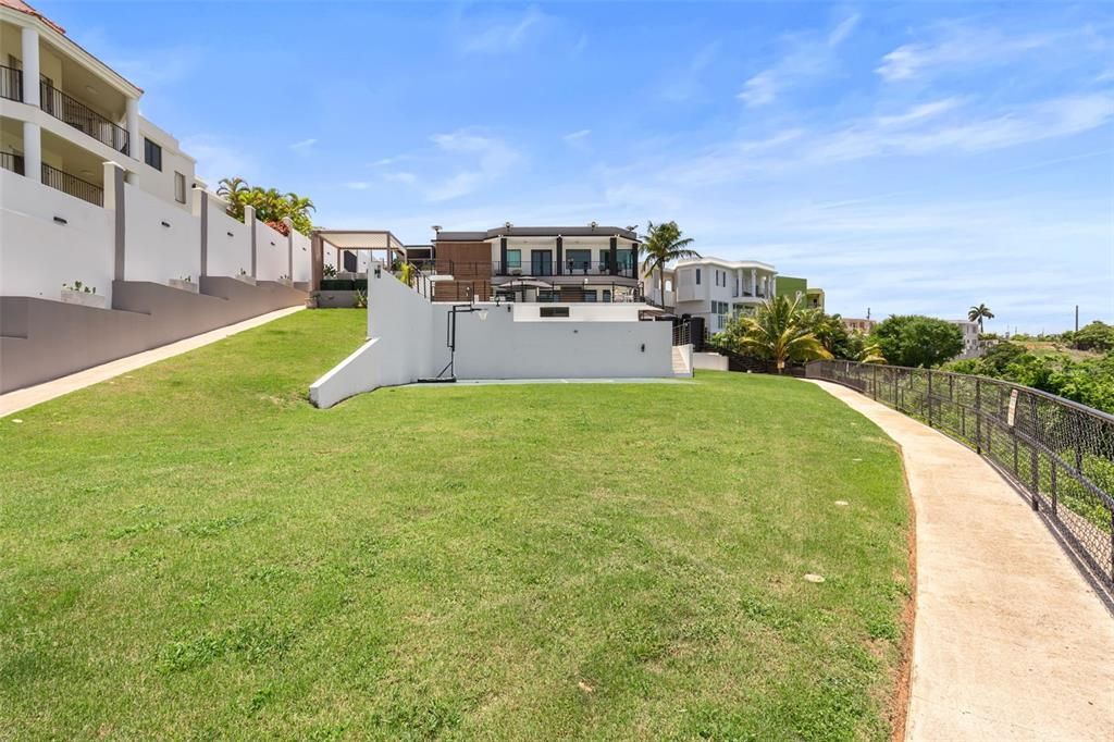 For Sale: $2,925,000 (6 beds, 6 baths, 4300 Square Feet)
