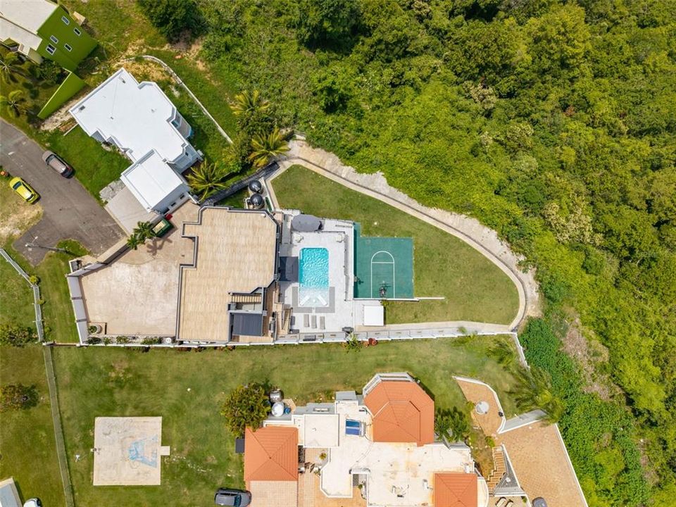 For Sale: $2,925,000 (6 beds, 6 baths, 4300 Square Feet)