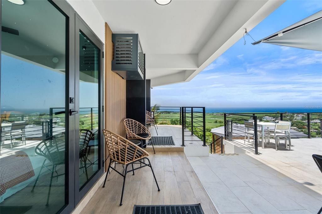 For Sale: $2,925,000 (6 beds, 6 baths, 4300 Square Feet)
