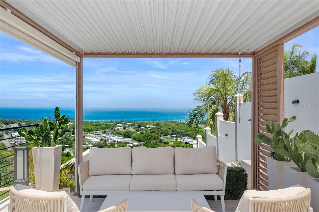 For Sale: $2,925,000 (6 beds, 6 baths, 4300 Square Feet)