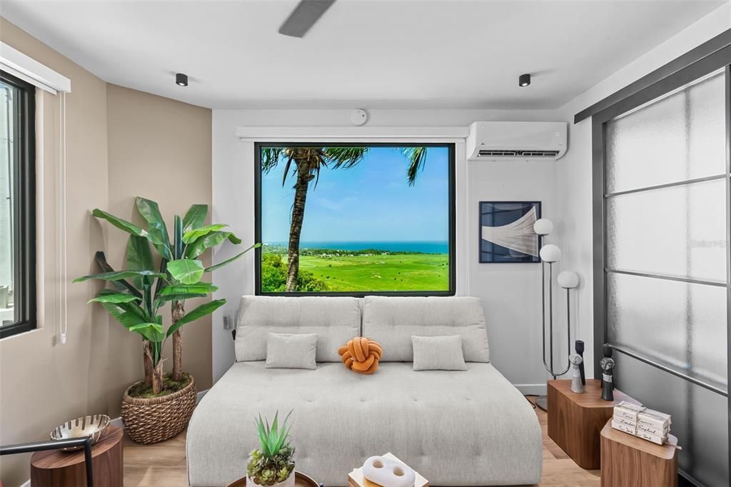 For Sale: $2,925,000 (6 beds, 6 baths, 4300 Square Feet)