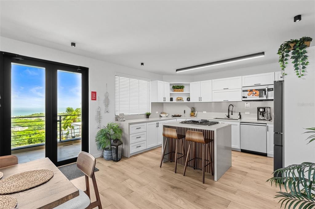For Sale: $2,925,000 (6 beds, 6 baths, 4300 Square Feet)
