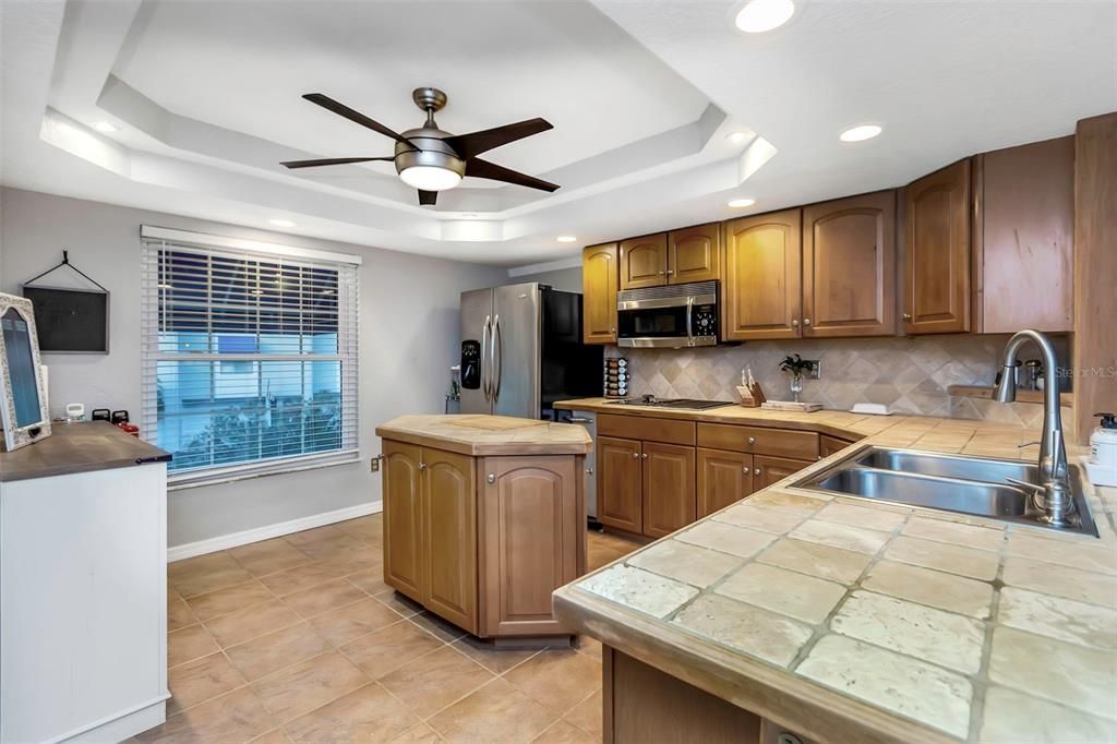 For Sale: $475,000 (2 beds, 2 baths, 1475 Square Feet)