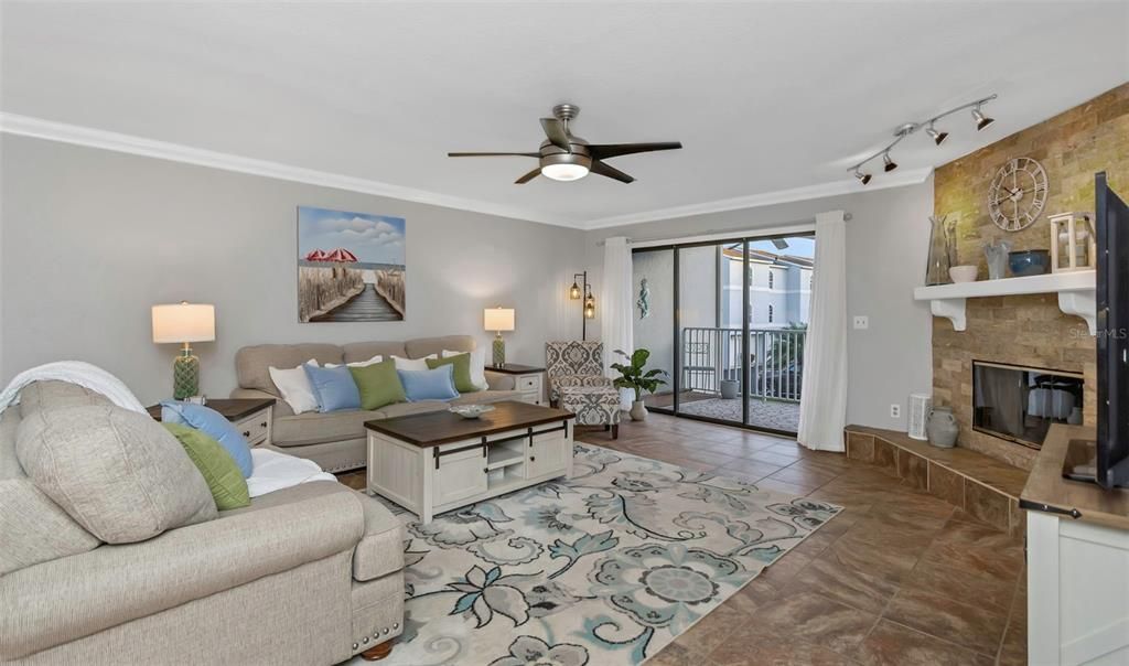 For Sale: $475,000 (2 beds, 2 baths, 1475 Square Feet)