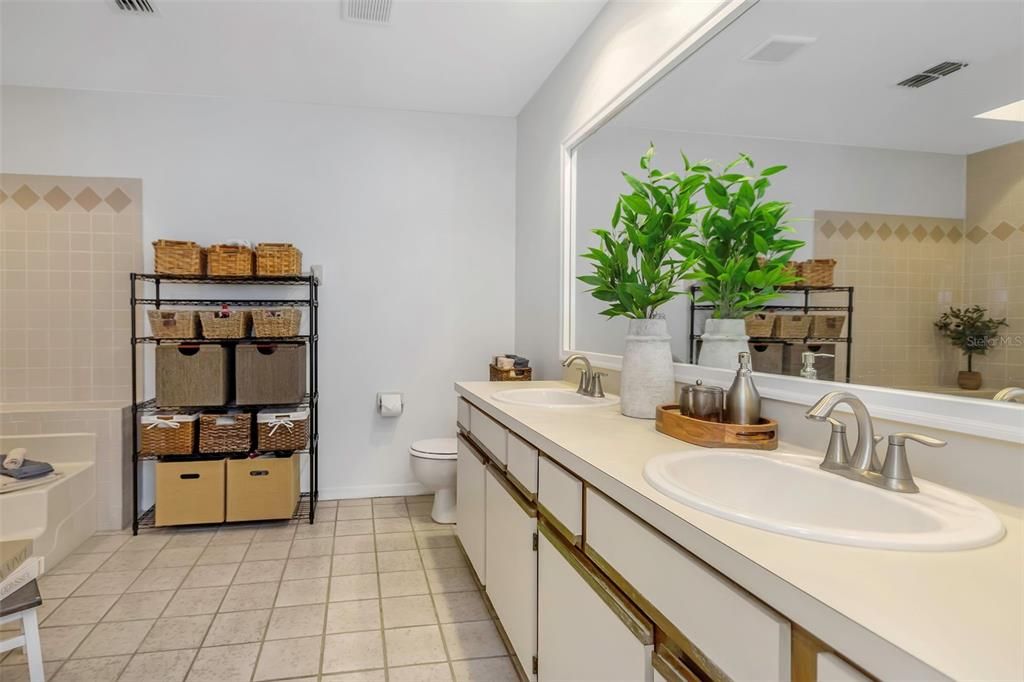 For Sale: $475,000 (2 beds, 2 baths, 1475 Square Feet)