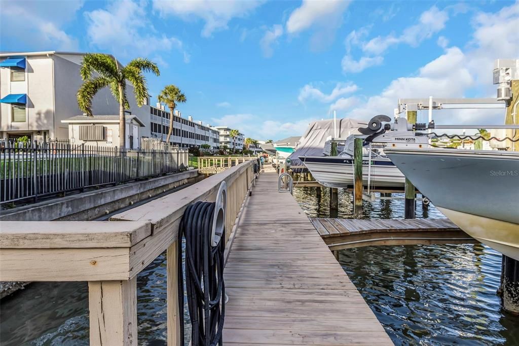 For Sale: $475,000 (2 beds, 2 baths, 1475 Square Feet)