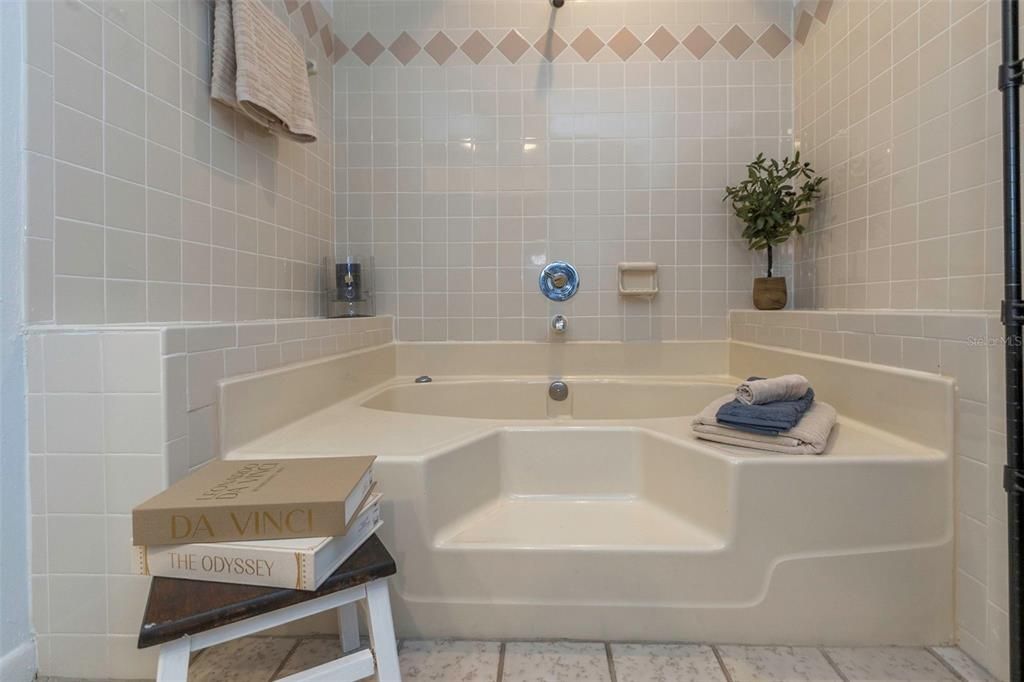 For Sale: $475,000 (2 beds, 2 baths, 1475 Square Feet)