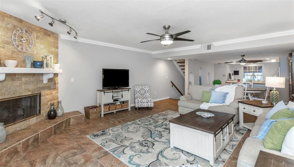 For Sale: $475,000 (2 beds, 2 baths, 1475 Square Feet)