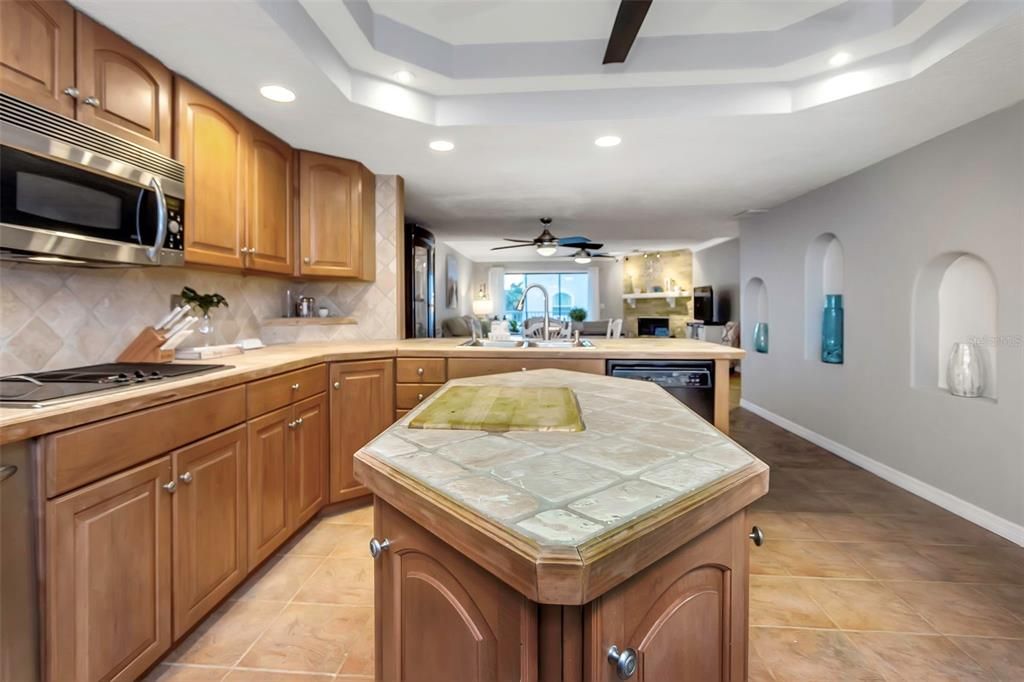 For Sale: $475,000 (2 beds, 2 baths, 1475 Square Feet)