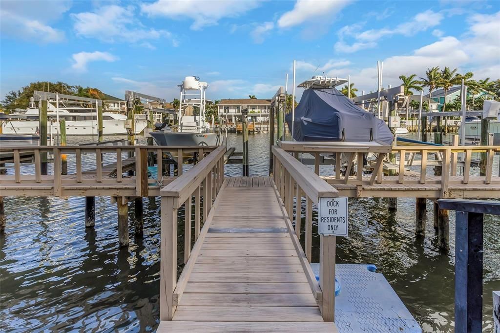 For Sale: $475,000 (2 beds, 2 baths, 1475 Square Feet)