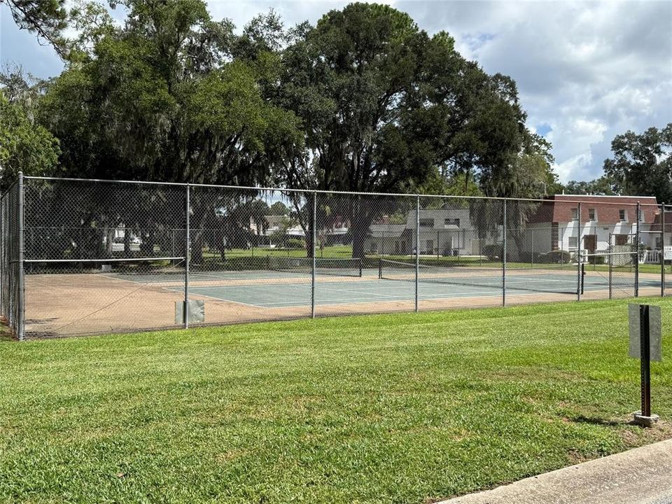 For Sale: $119,000 (1 beds, 1 baths, 675 Square Feet)