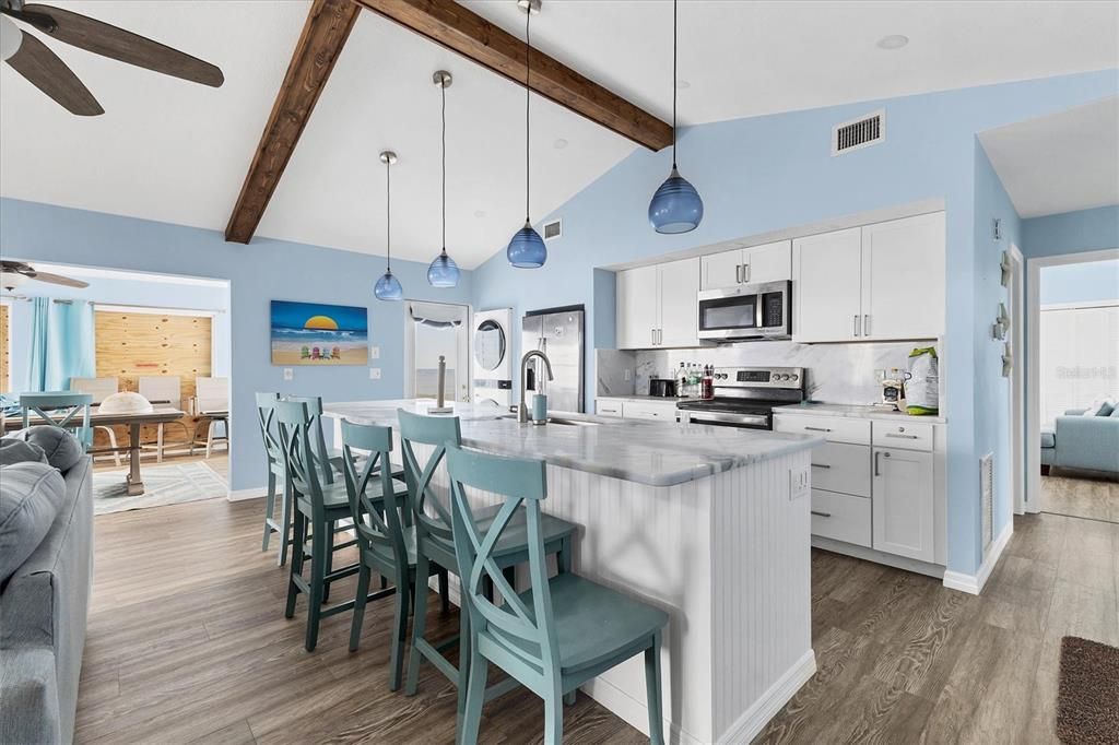 合同活跃: $1,129,990 (2 贝兹, 2 浴室, 1387 平方英尺)