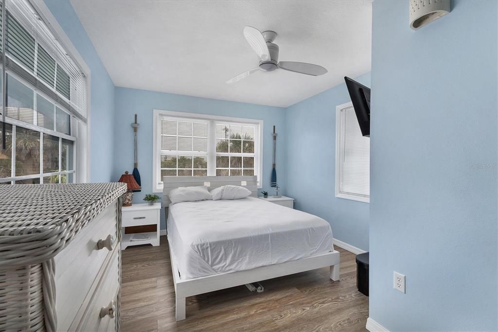 合同活跃: $1,129,990 (2 贝兹, 2 浴室, 1387 平方英尺)