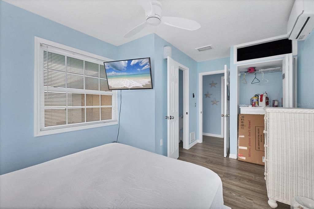 合同活跃: $1,129,990 (2 贝兹, 2 浴室, 1387 平方英尺)