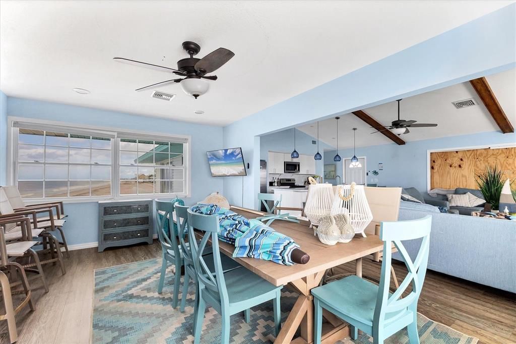 合同活跃: $1,129,990 (2 贝兹, 2 浴室, 1387 平方英尺)