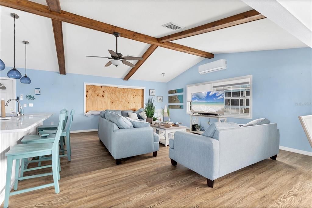 合同活跃: $1,129,990 (2 贝兹, 2 浴室, 1387 平方英尺)