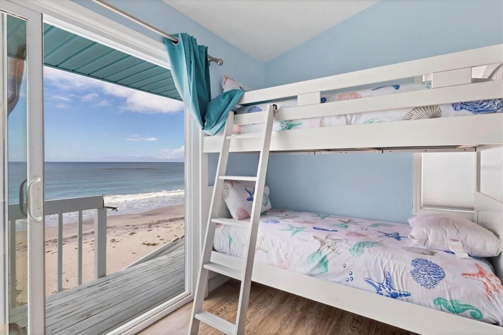 合同活跃: $1,129,990 (2 贝兹, 2 浴室, 1387 平方英尺)