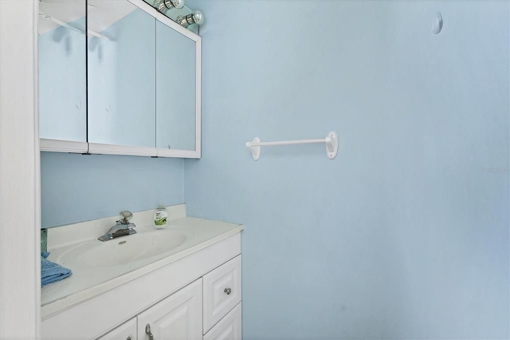 合同活跃: $1,129,990 (2 贝兹, 2 浴室, 1387 平方英尺)