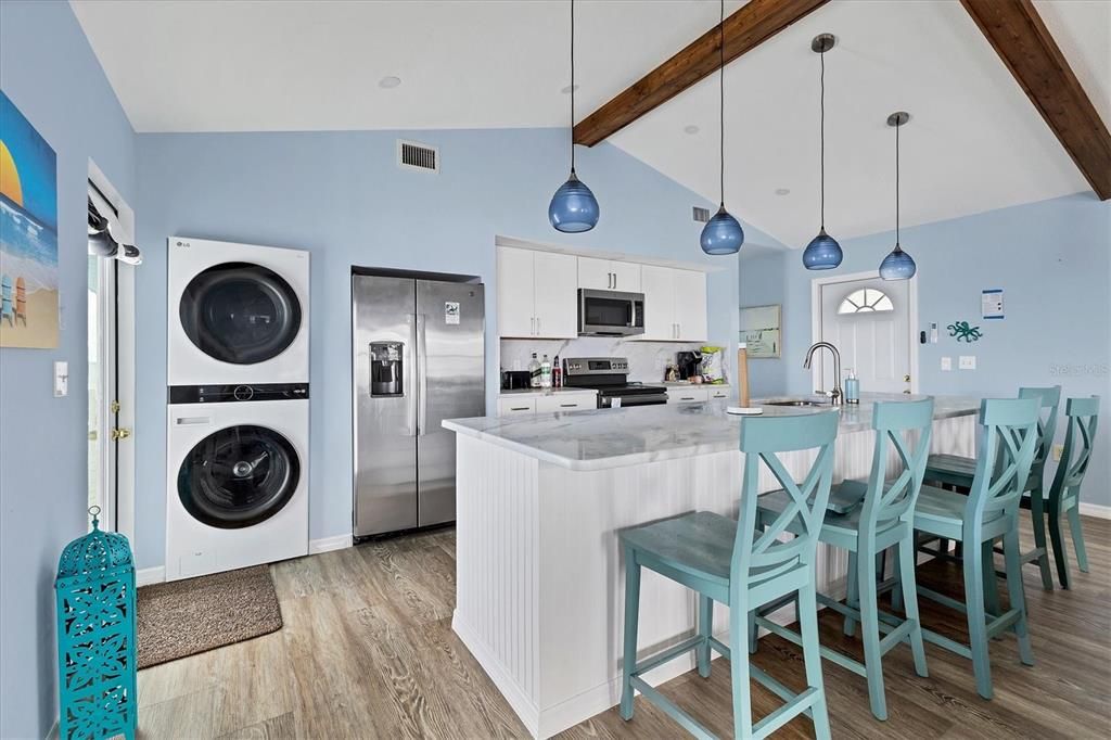 合同活跃: $1,129,990 (2 贝兹, 2 浴室, 1387 平方英尺)