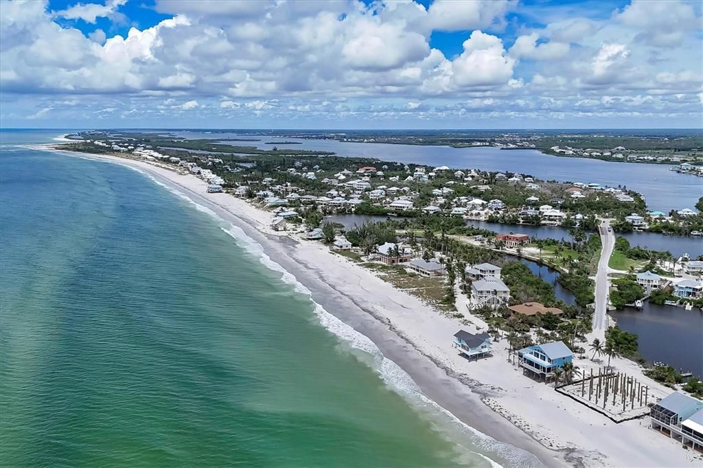 合同活跃: $1,129,990 (2 贝兹, 2 浴室, 1387 平方英尺)