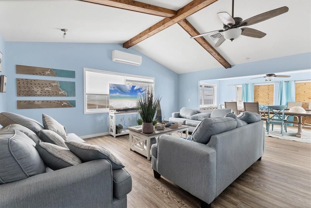 合同活跃: $1,129,990 (2 贝兹, 2 浴室, 1387 平方英尺)