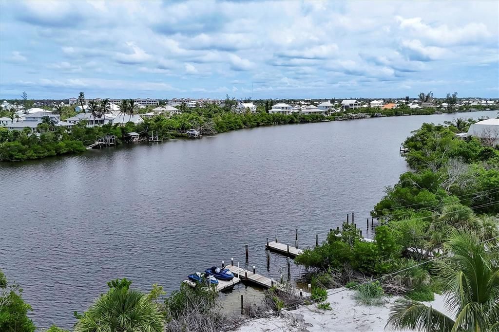 合同活跃: $1,129,990 (2 贝兹, 2 浴室, 1387 平方英尺)