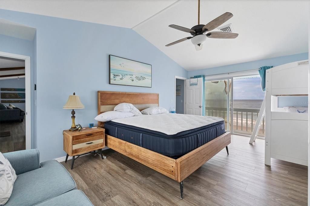 合同活跃: $1,129,990 (2 贝兹, 2 浴室, 1387 平方英尺)