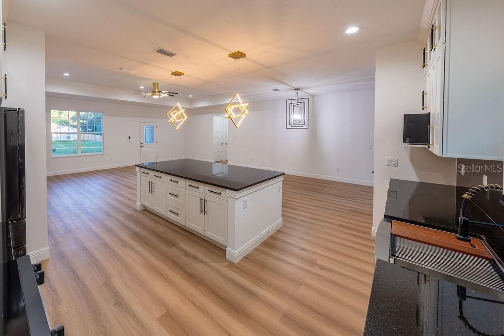 For Sale: $475,000 (4 beds, 3 baths, 2011 Square Feet)