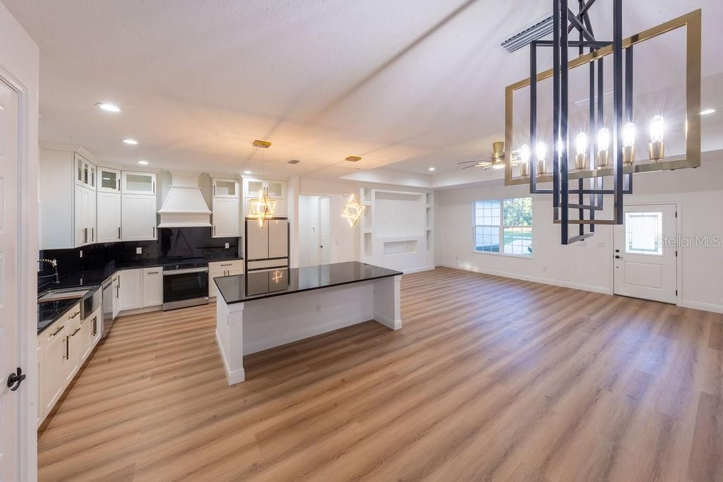 For Sale: $475,000 (4 beds, 3 baths, 2011 Square Feet)