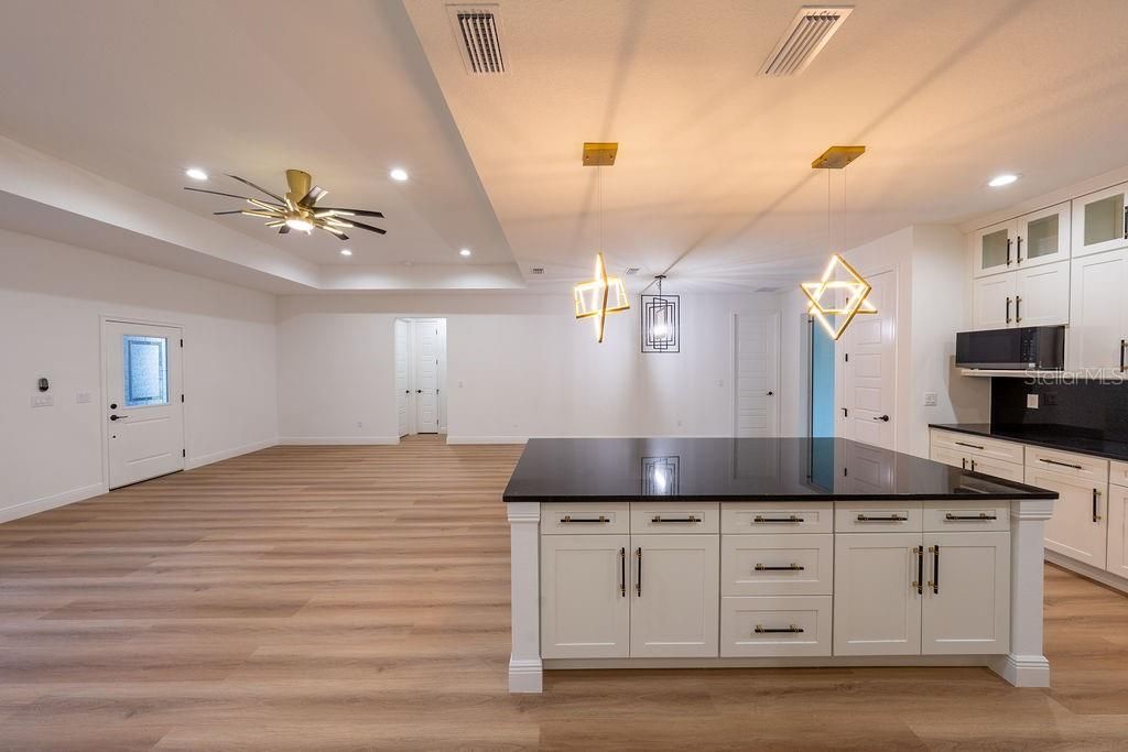 For Sale: $475,000 (4 beds, 3 baths, 2011 Square Feet)