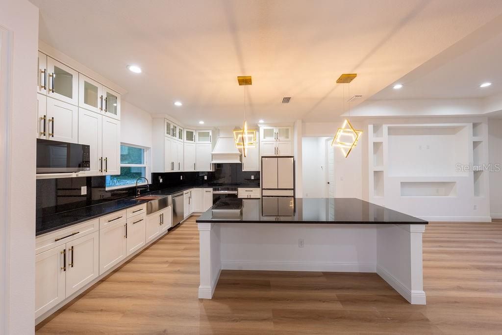 For Sale: $475,000 (4 beds, 3 baths, 2011 Square Feet)