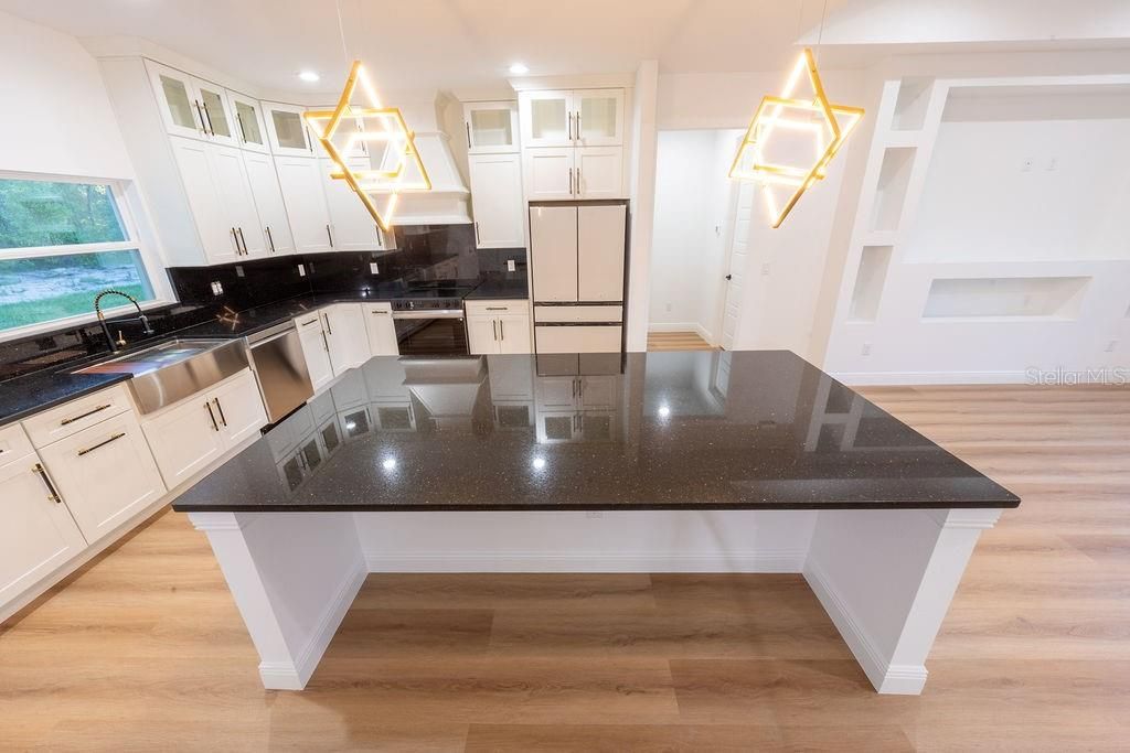 For Sale: $475,000 (4 beds, 3 baths, 2011 Square Feet)