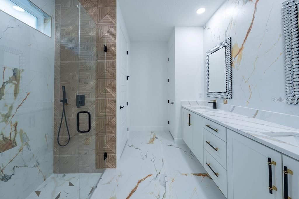 For Sale: $475,000 (4 beds, 3 baths, 2011 Square Feet)