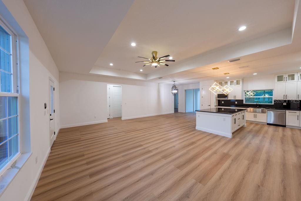 For Sale: $475,000 (4 beds, 3 baths, 2011 Square Feet)