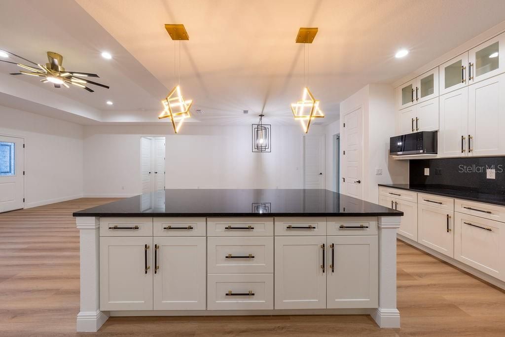 For Sale: $475,000 (4 beds, 3 baths, 2011 Square Feet)