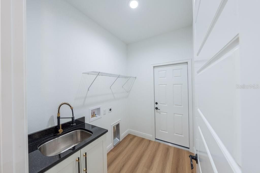 For Sale: $475,000 (4 beds, 3 baths, 2011 Square Feet)