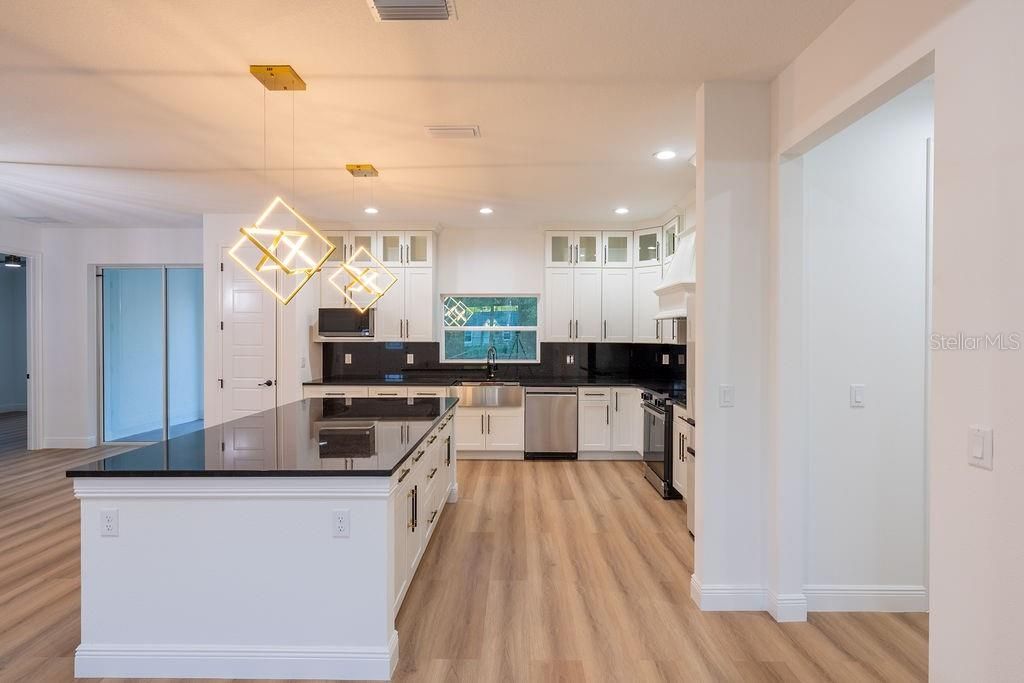 For Sale: $475,000 (4 beds, 3 baths, 2011 Square Feet)