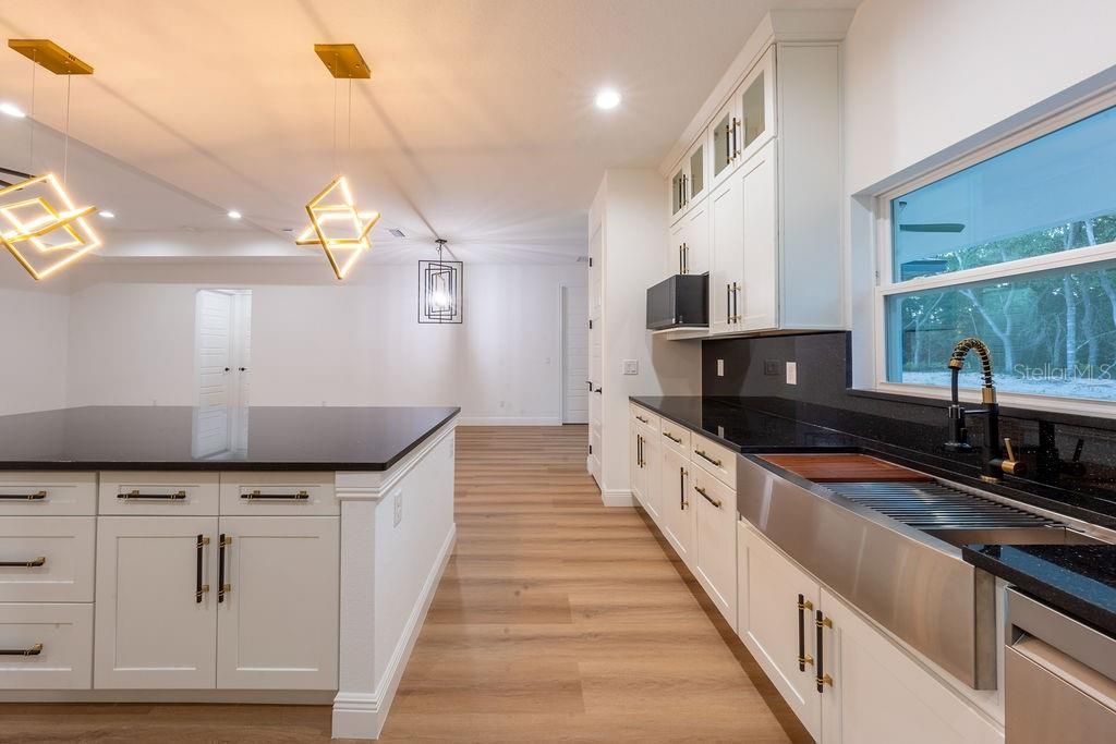 For Sale: $475,000 (4 beds, 3 baths, 2011 Square Feet)