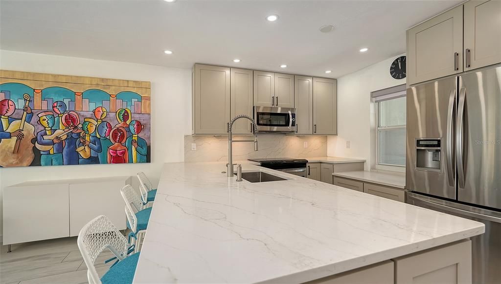 For Sale: $725,000 (2 beds, 2 baths, 1312 Square Feet)