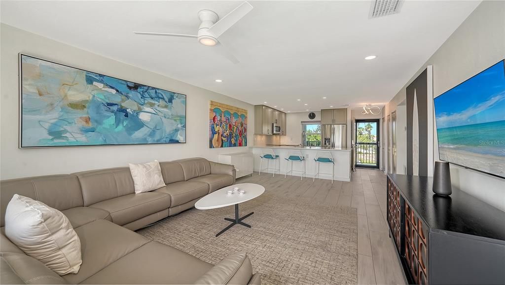 For Sale: $725,000 (2 beds, 2 baths, 1312 Square Feet)